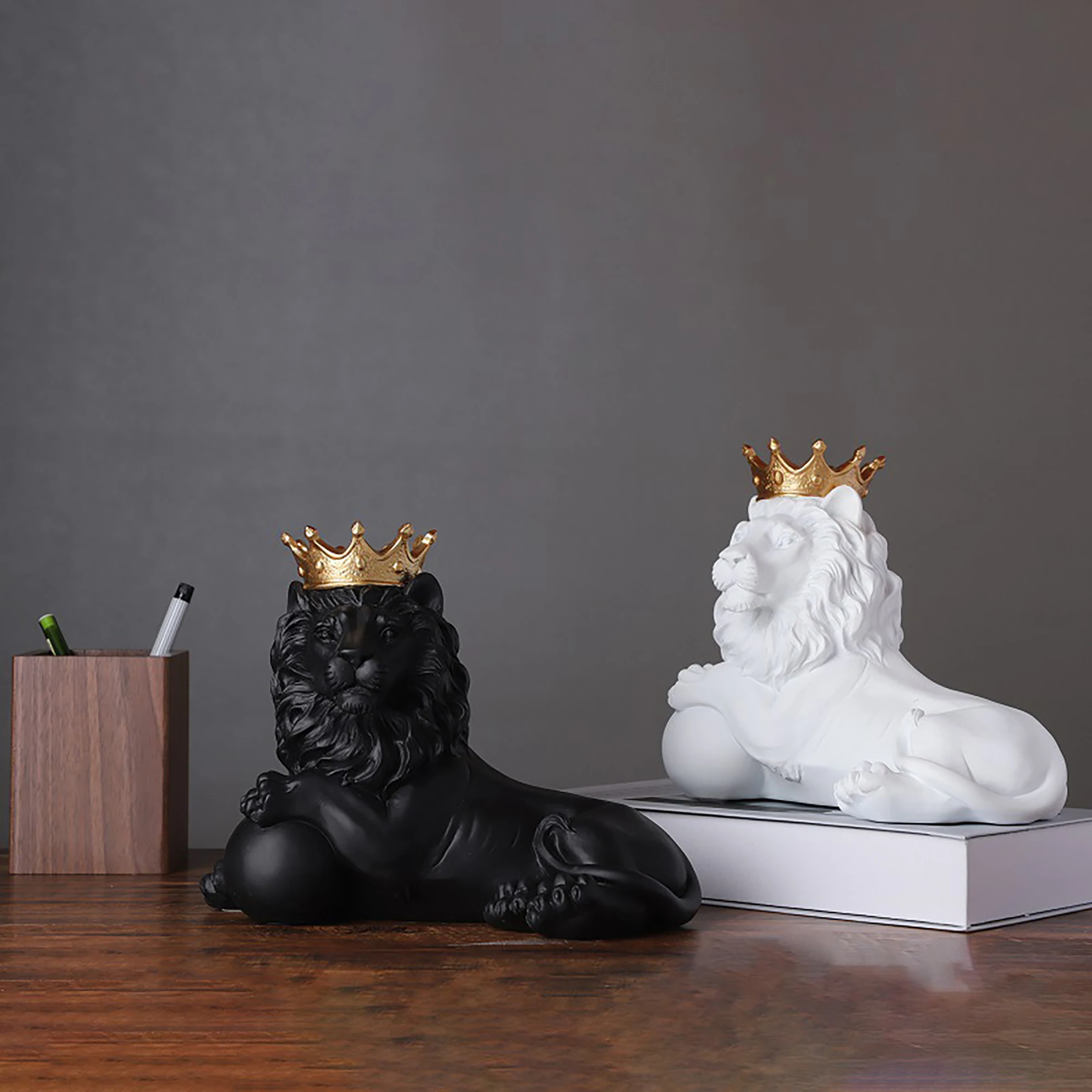 King Lion Figurines Queen Lioness Ornaments Wild Animal Statues White Black Decorative Articles Modern Home Decoration