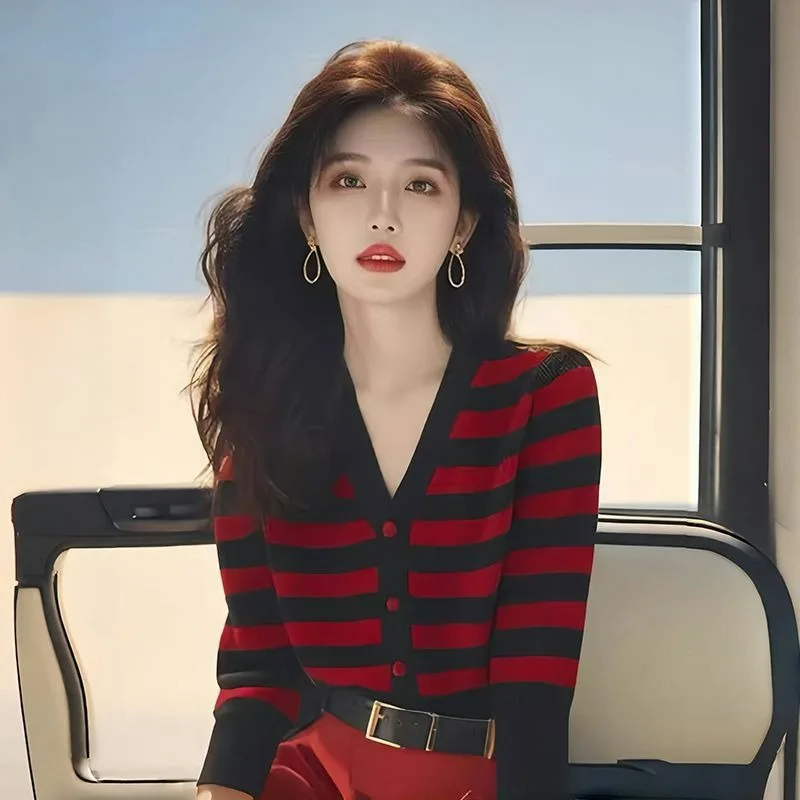 Red and Black Contrasting Stripes Pullover Women Korean Fashion V-neck Waist Cinched Long Sleeved Knitted Sweater Casual Tops