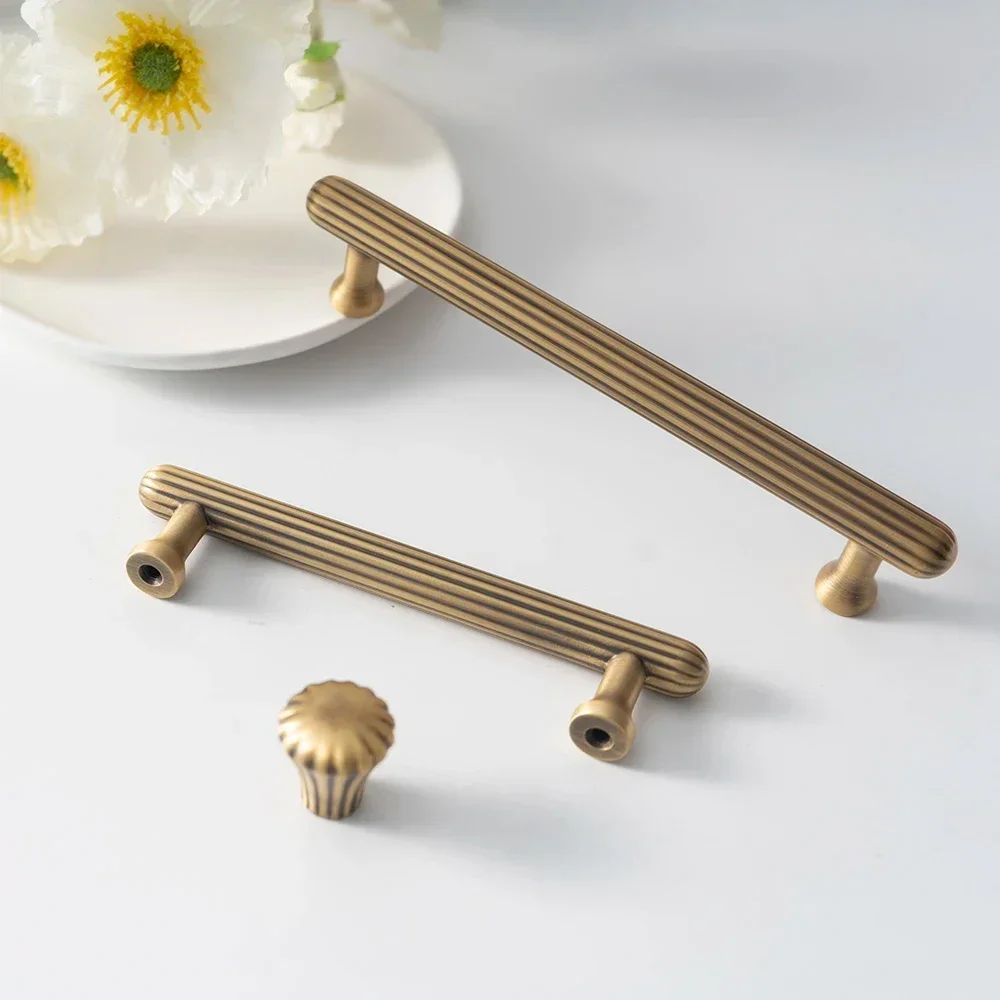 Antique Brass Cabinet Knobs Door Handles Retro Drawer Cupboard Pulls Furniture Handles for Kitchen Home Distressed Vintage