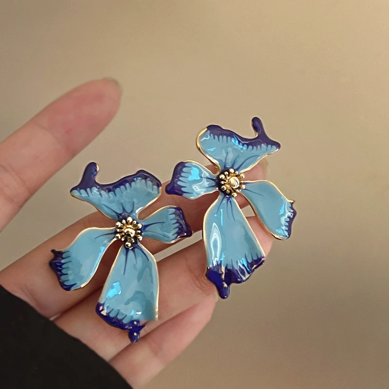 

Vintage Enamel Blue Drop Glaze Metal Flower Stud Earrings for Women Girls Fashion Elegant Wedding Jewelry Daily Accessories
