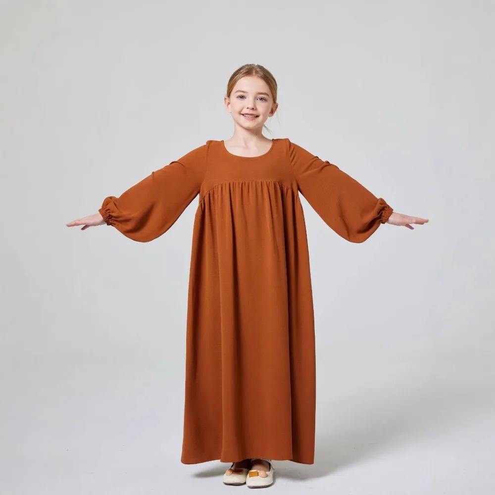 Abito plissettato tinta unita con scollo tondo da ragazza mediorientale Abaya |   Abito tradizionale arabo in cotone e lino