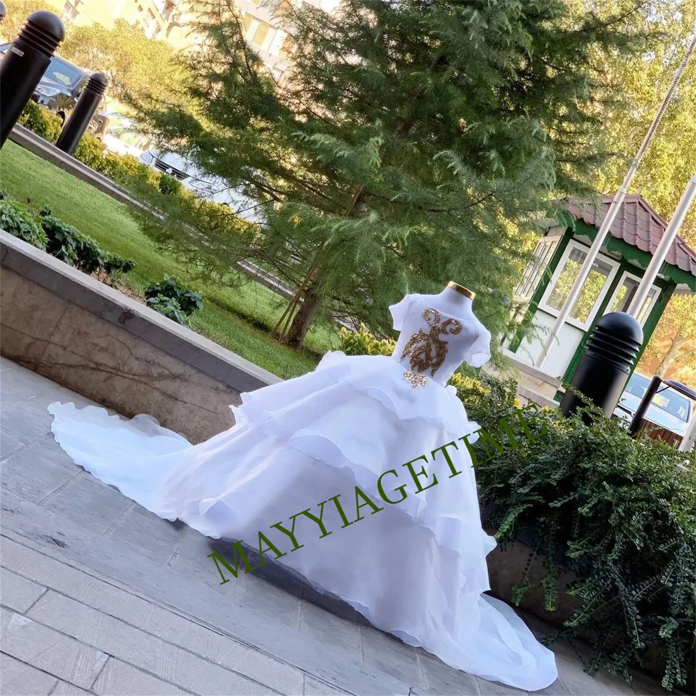 

Luxury Princess Ball Gowns for Toddler Flower Girl Dresses Gold Appqulies Long Sleeve Maxi Dress Satin Cathedral Train