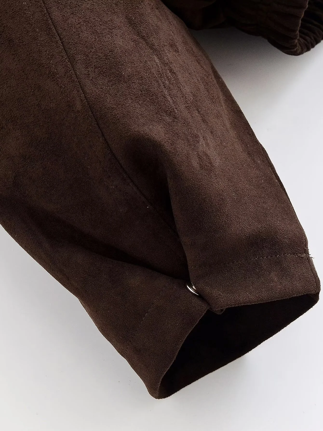 2025 Giacca invernale imbottita in cotone versatile per tutti i giorni in stile pendolare semplice moda casual da donna nuova con collo in pelliccia