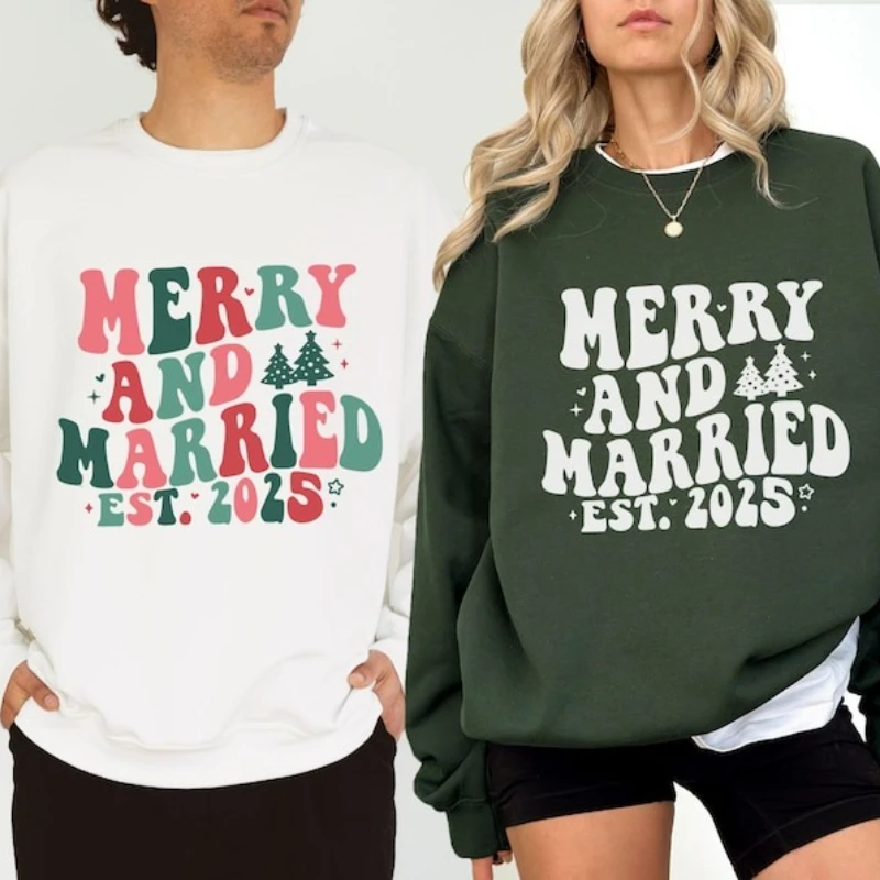 Feliz y casado Est 2025 Sudadera Navidad Boda a juego Parejas recién casadas Parejas de Navidad Sólo casado Sudadera con capucha navideña