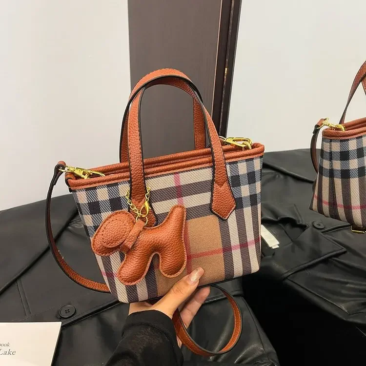 

2026 New Korean Contrasting Color Portable Plaid Bag One Shoulder Crossbody Small Square Bag Simple Mobile Phone Bag