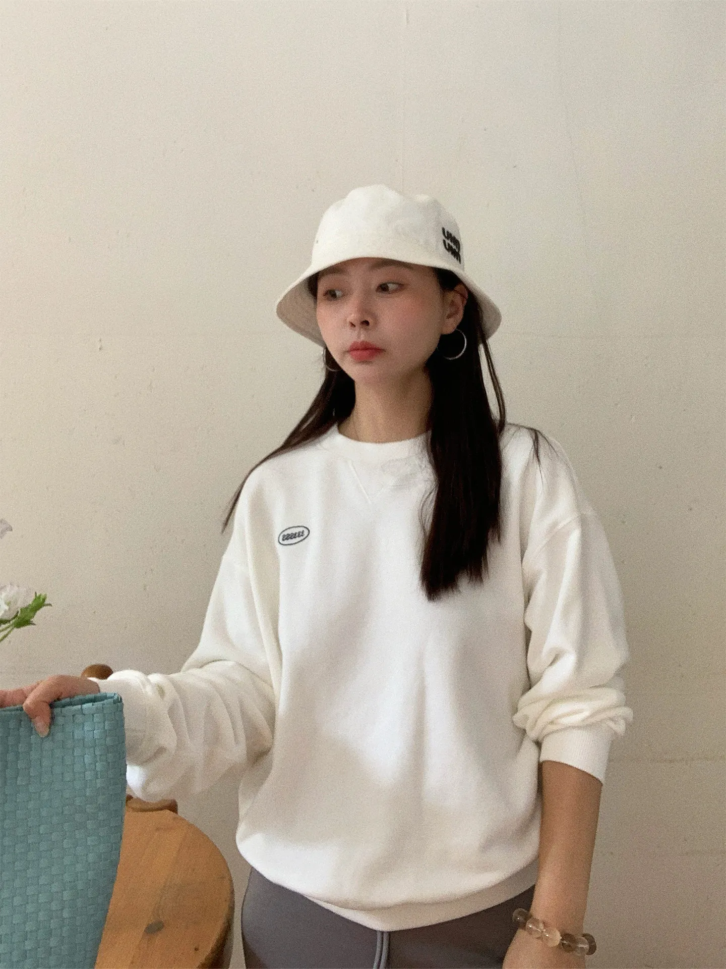 

Extra Soft Embroidered Loose round Neck Sweatshirt Women's Short Top 333sss Casual Style Cotton Long Sleeve White Color