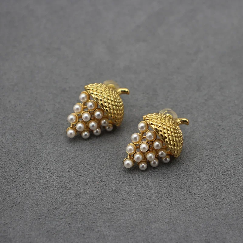 

French Exquisite Grape Bunch Earrings S925 Silver Needle Copper Gold Retro Small Pine Cone Design Earrings