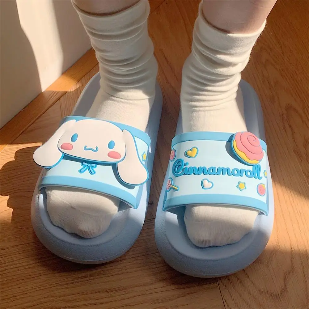 

Женские тапочки Kawaii Cinnamoroll Sanrio, летние домашние мягкие сандалии с аниме Kuromi, нескользящие повседневные студенческие тапочки для девочек