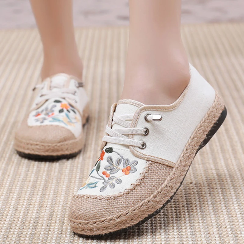 Women Embroidered Shoes Ethnic Style Floral Round Toe Lightweight Loafers Comfortable Walking Casual Flats Zapatos Para Mujer