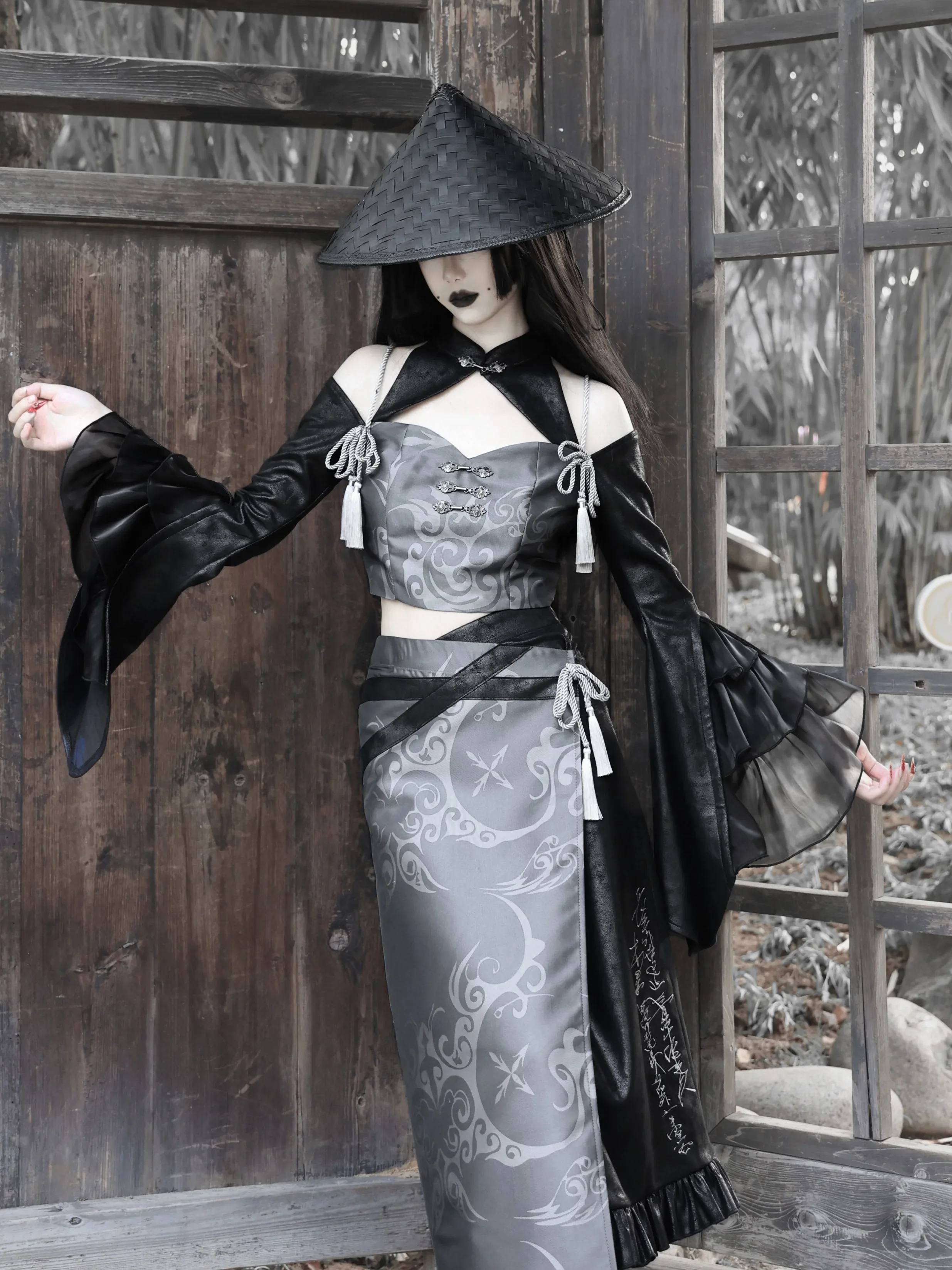 ロールプレイ衣装日本の忍者女性コスプレゴシックフリルフレアスリーブシャツパッチワークタッセルセクシーなクロップトップブラウスパーティーウェア