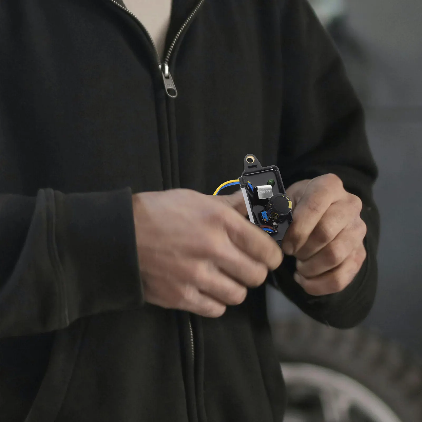 

Выпрямитель-регулятор напряжения для генераторов мощностью 3 кВт, высокопроизводительная автоматическая регулировка напряжения, прочный пластиковый корпус