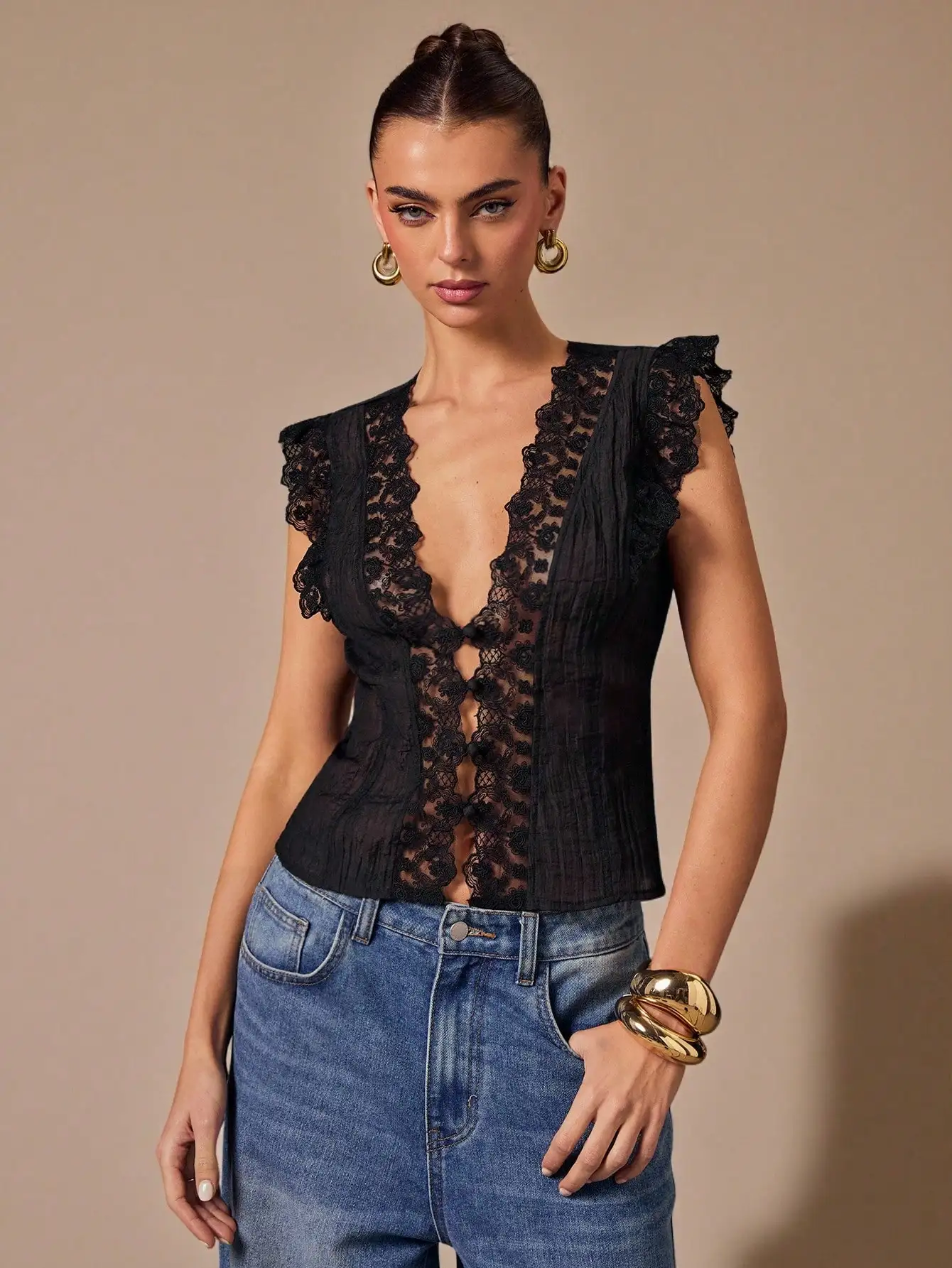 

Черный топ-корсет без рукавов с V-образным вырезом, отделанный кружевом, с пуговицами спереди