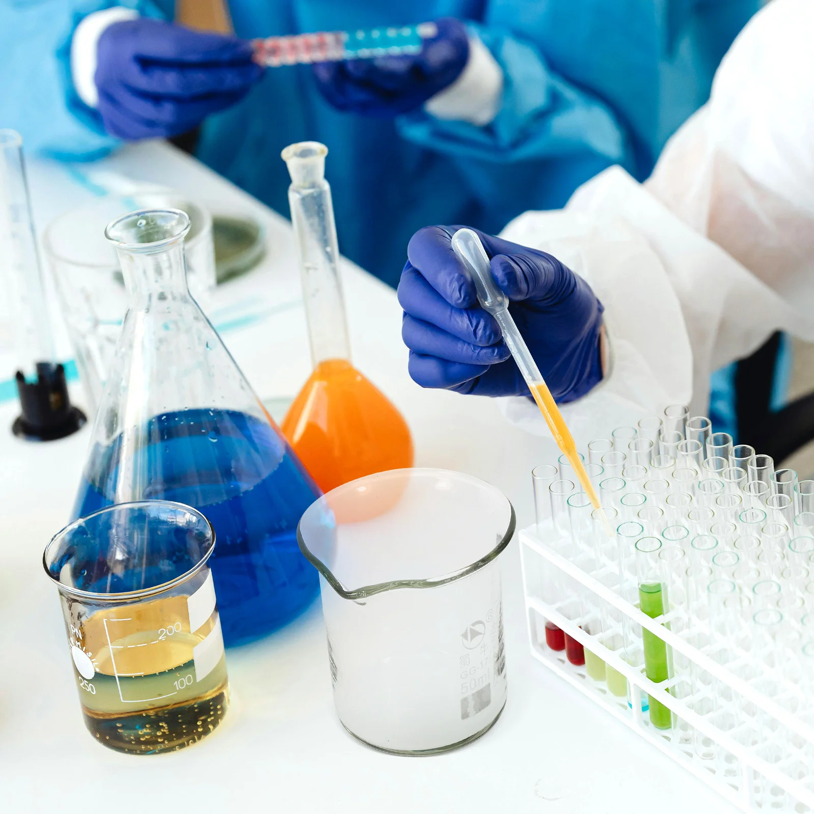 

Scientific Beaker Experiment Cylinders Graduated Mixing Equipment Lab Measuring