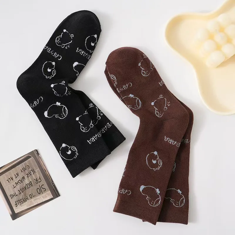 2 pairs of cute capybara pattern women's mid-calf socks, versatile and comfortable, suitable for all-season wear