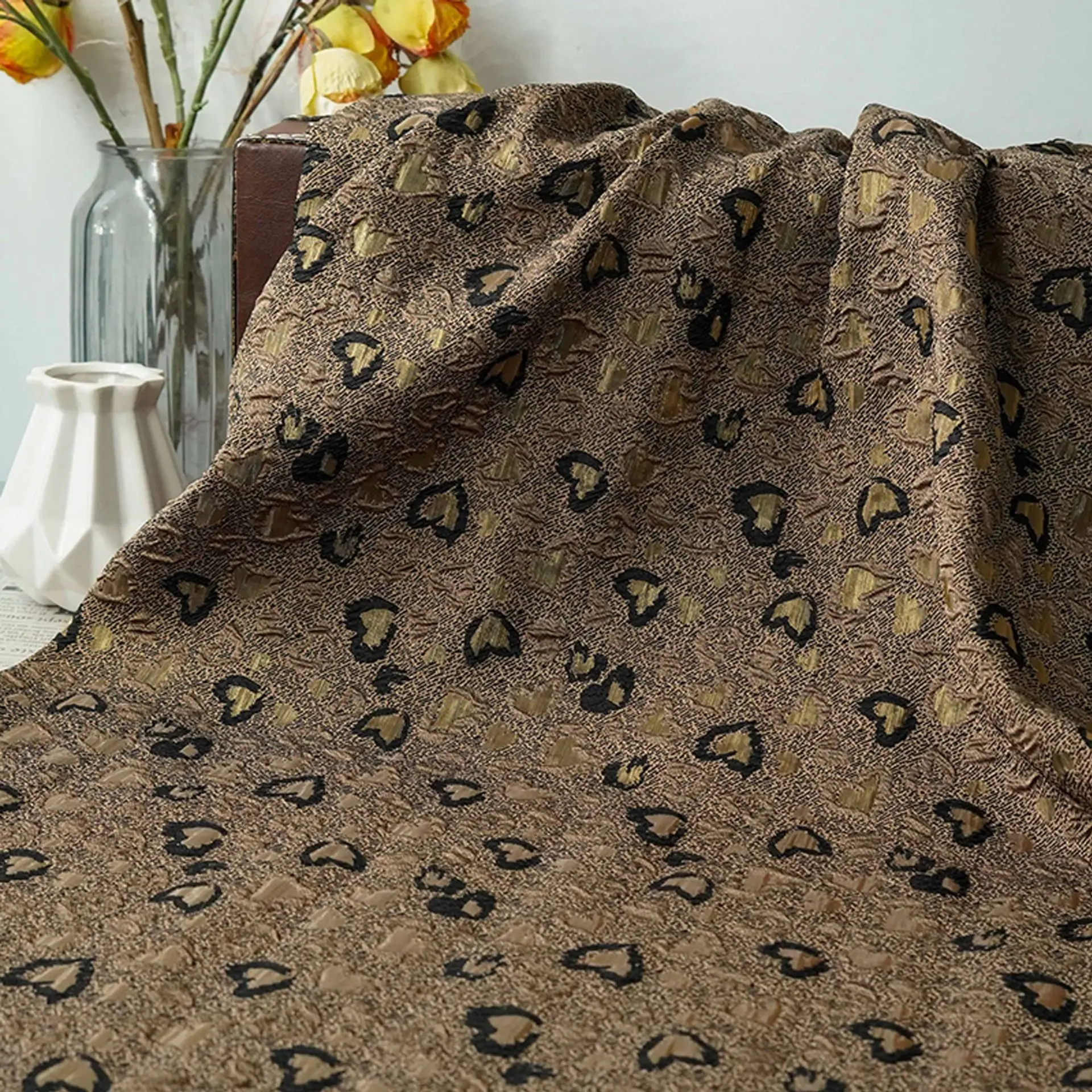 

Relief Leopard Print Heart Textured Jacquard Fabric Autumn Winter Dress Pants Vest Yarn Dyed Cushion Sewing Fabric