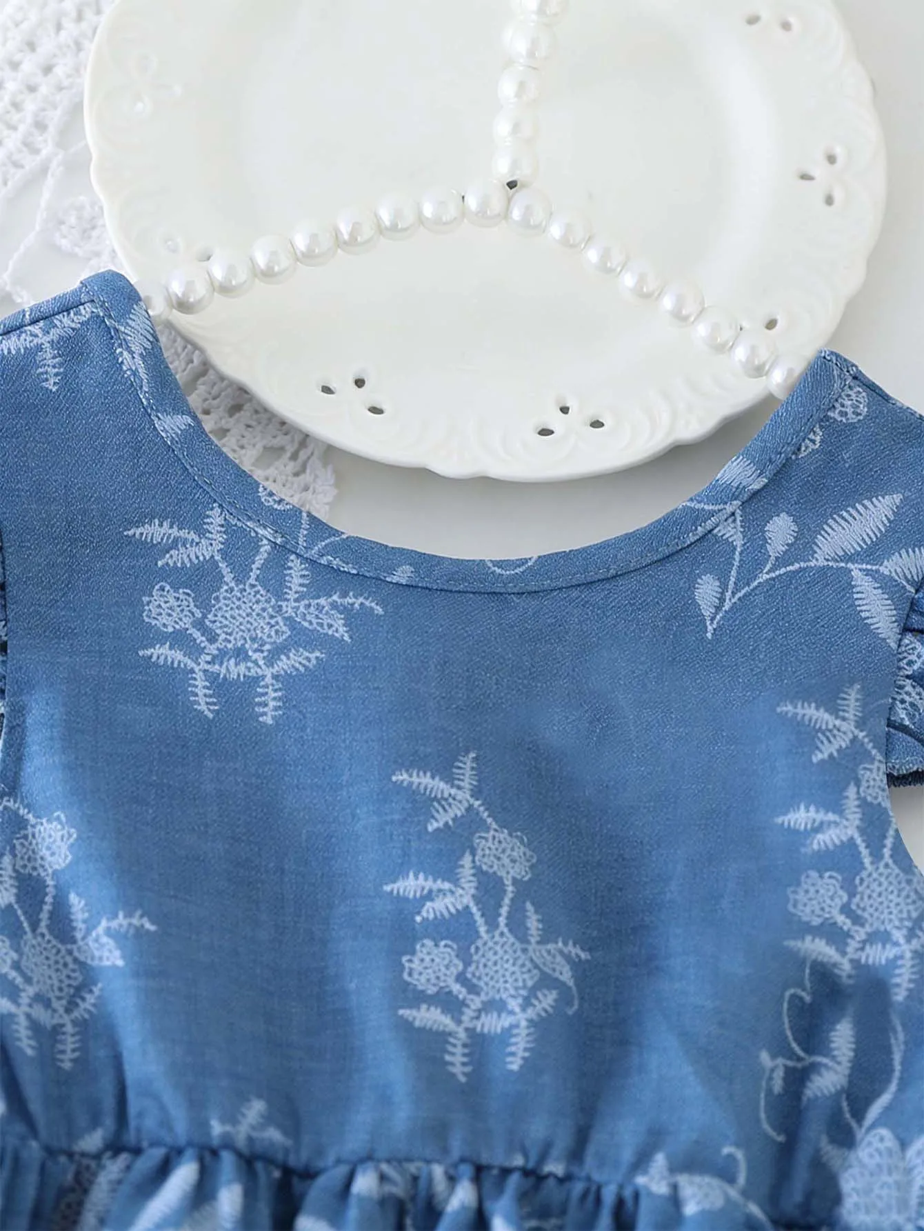 Mädchen-Knielanges Sommerkleid mit abnehmbaren Schleifen und Rückenausschnitt - Allover-Print Strand- und Urlaubskleidung für Kinder – Detail 6