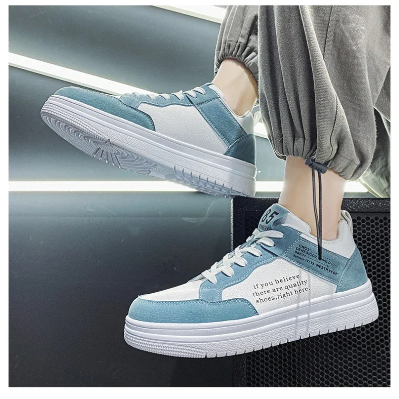 รองเท้าผู้ชาย 2025 ฤดูใบไม้ผลิ สไตล์เกาหลี ตามเทรนด์ทุกอย่าง ด้วยดีไซน์เฉพาะตัว รองเท้าลำลองแบบแบน รองเท้ากีฬานักเรียน