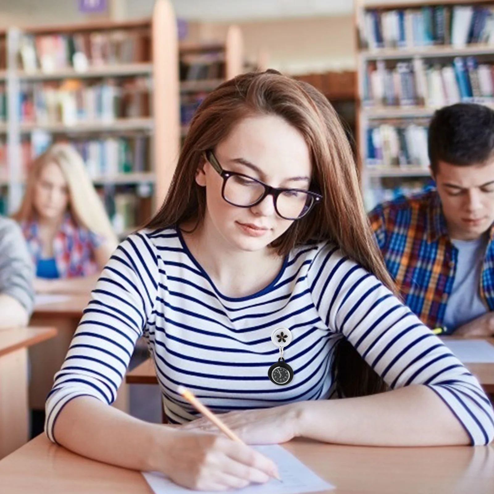 

Retractable Vintage Pocket Watch For Women Men Steampunk Chain Quartz Hanging Watch Student Nurse Clock Jewelry Gift