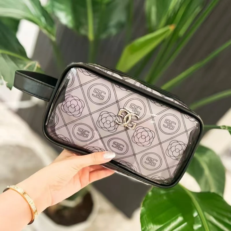 Прочная сумка для туалетных принадлежностей Pero StoreDurable с застежкой-молнией, предотвращающая легкое выпадение мелких предметов из сумки.