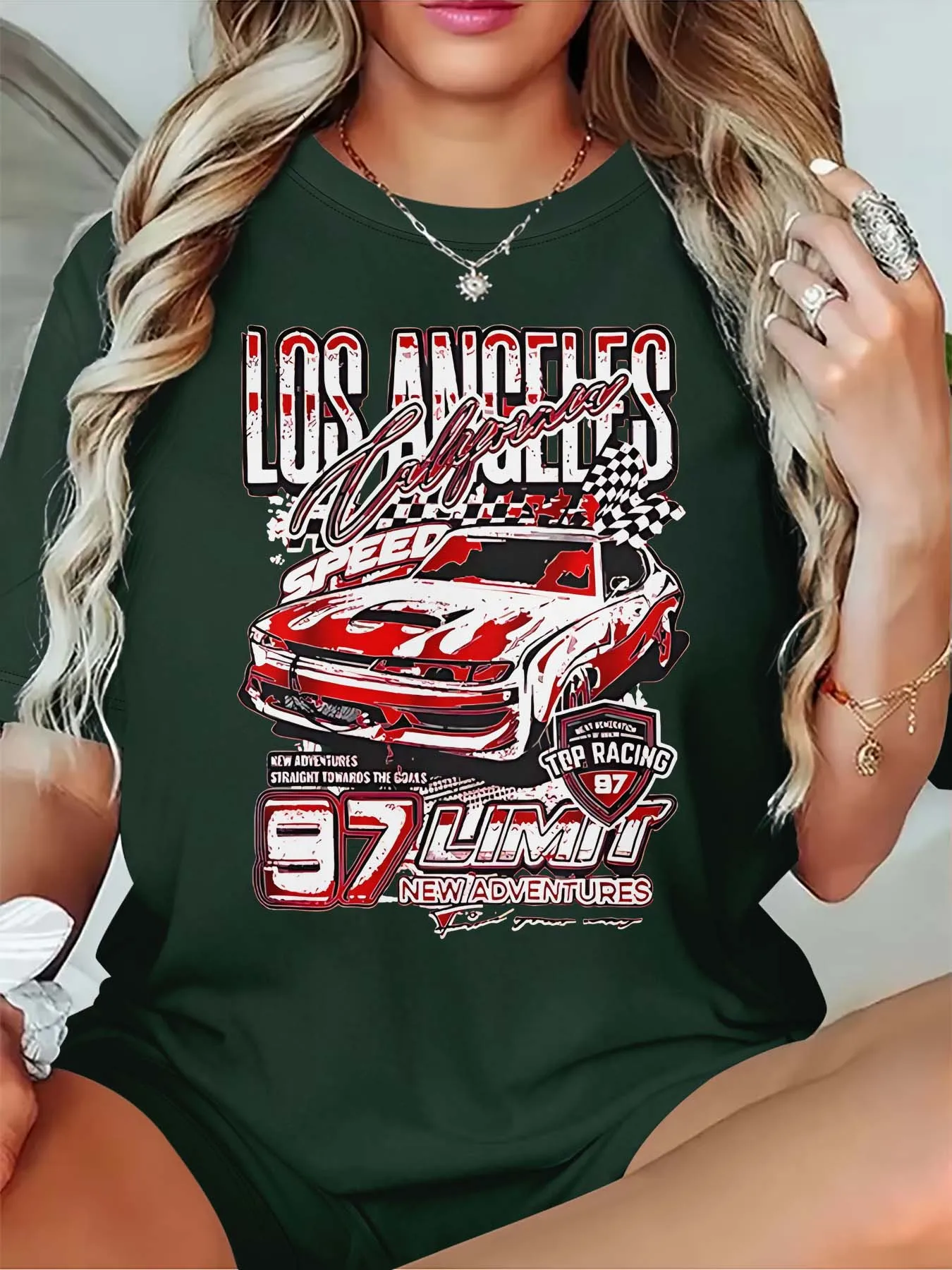 Koszulka damska plus size w stylu wyścigowym Los Angeles, modny top z grafiką samochodu, idealny na przyjęcie \"Uwielbiam szybkość i przygody\".