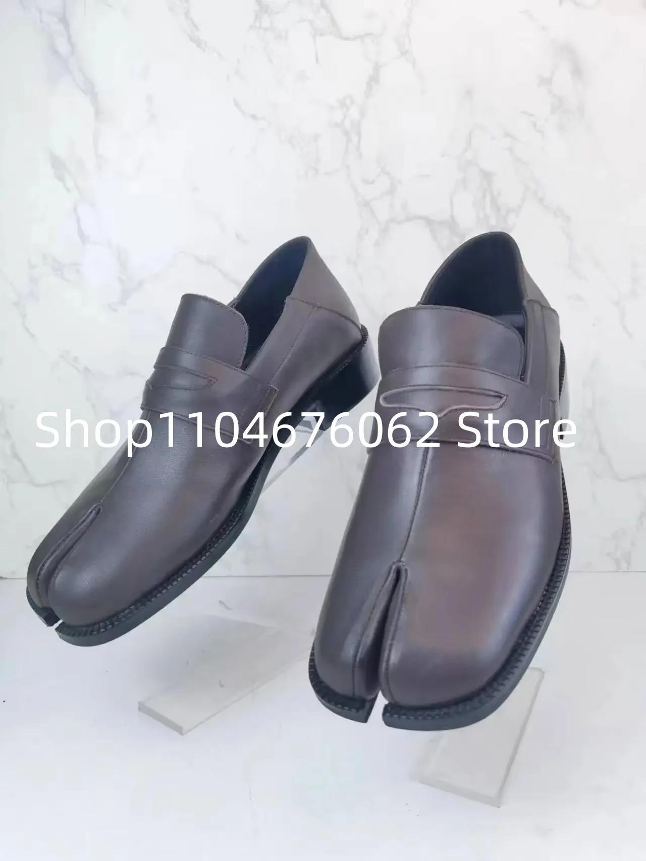 

Split Toe Design Low Heel Slip-On 2025 New Retro Brown Men's Leather Shoes Office Banquet Wedding Men Large Size Dress Shoes