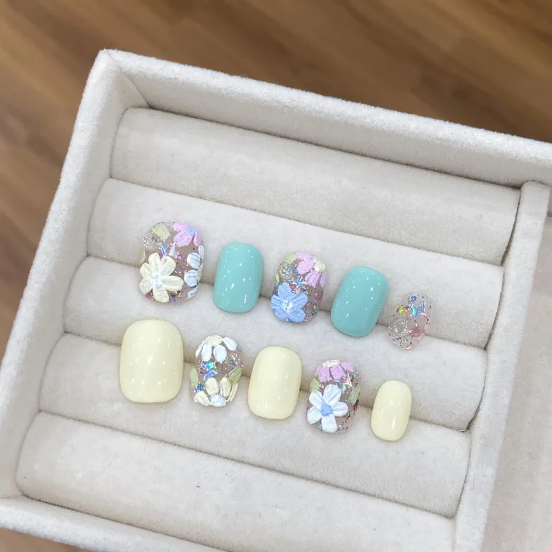 10 Stuks Handgemaakte Korte Pers Op Nagels Schattige Bloemen Ontwerp Ronde Kop Partij Nep Nagel Acryl Nagel Tips Manicure Koreaanse Zomer 2024