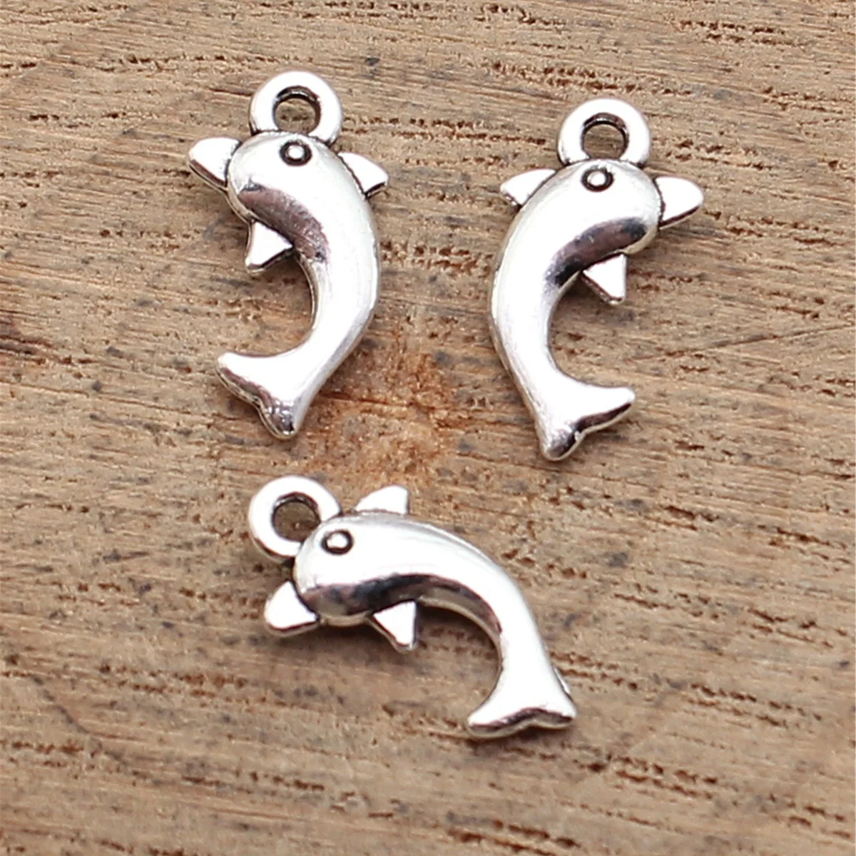 

80 шт., 14x7,7 мм (0,55x0,3 дюйма), подвески-шармы в виде маленьких дельфинов цвета античного серебра, аксессуары для изготовления ювелирных изделий своими руками