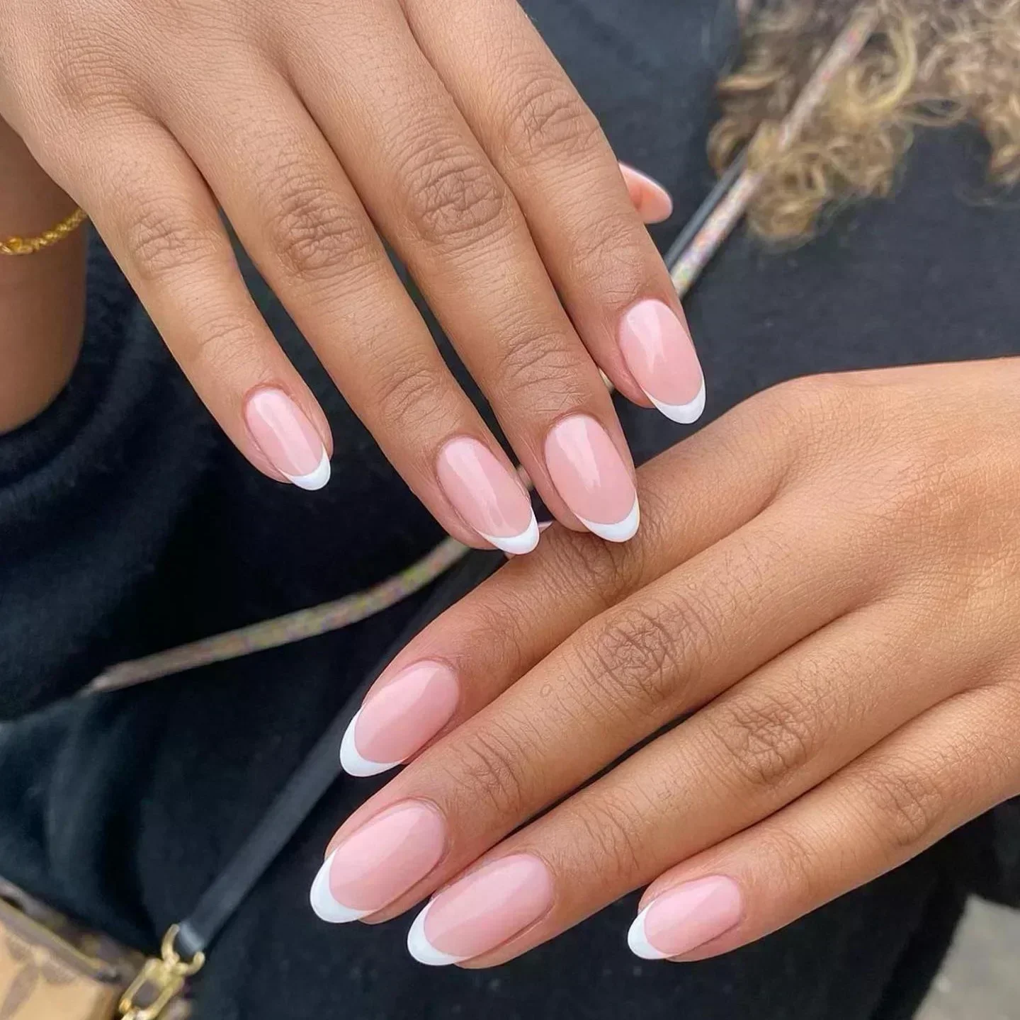 24Pcs Short Almond Press on nails French Tips Press on nails False Nails Simple Rose Full Cover Wearable Fake Nail Tips Art