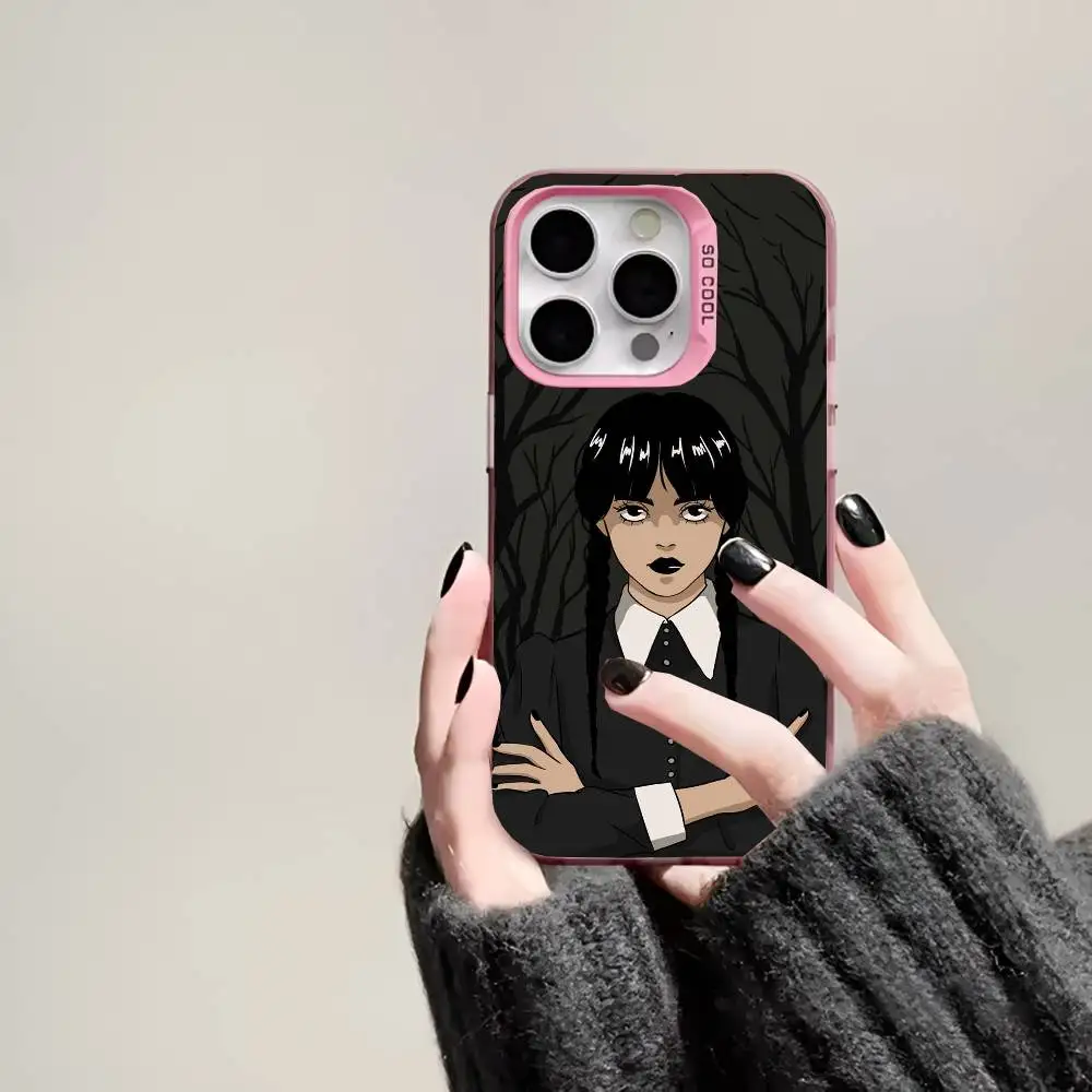 الأربعاء Addams حافظة هاتف سوداء IMD حافظة هاتف آيفون 16 15 14 13 12 11 برو ماكس بلس غطاء فضي اللون