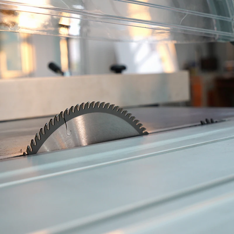 Sliding  saw  for woodworking