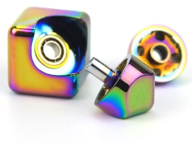 Spinner per dita cubo magico in metallo giocattolo colorato per bambini in lega giocattolo creativo per alleviare lo stress per adulti