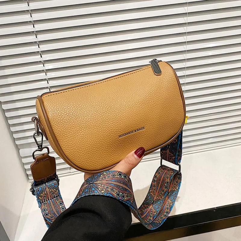 

Famous Designer Women's Handbag With Convertible Shoulder Strap Leather Luxury Brand Elegant Spacious