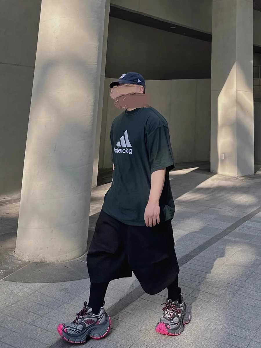 Mauroicardi Spring Summer Loose Casual Soft Grey Shorts for Men Drawstring Elastic Waist Knee Length Sweatpants Clothes 2025