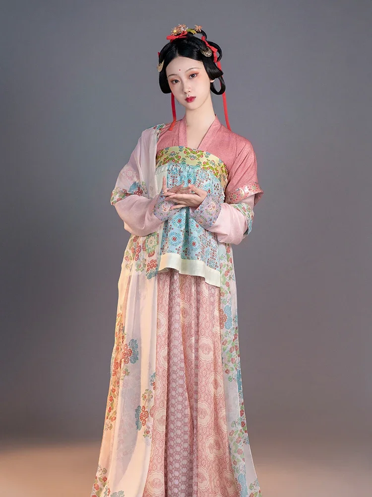 Hanfu โบราณกระโปรงรอบคอสีทองสำหรับผู้หญิงแบบดั้งเดิมกระโปรงยาวถึงหน้าอกเหมือนนางฟ้าหรูหราถ่ายภาพสาวน่ารักได้