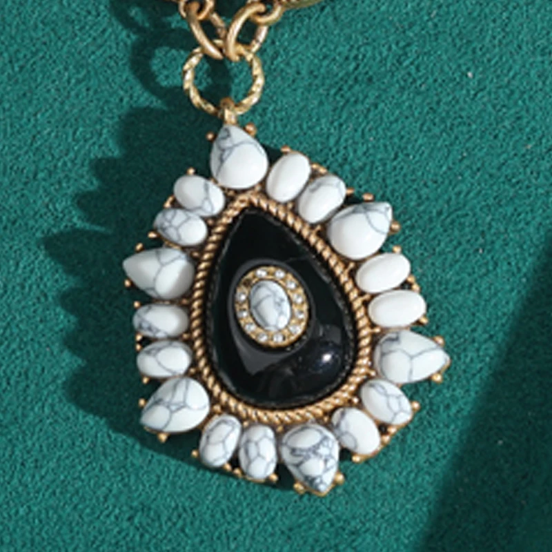 Vintage Water Droplet Black White Stone Enamel Pendant Necklaces for Women Oval Beaded Chain Gold Color Antique Jewelry Gift