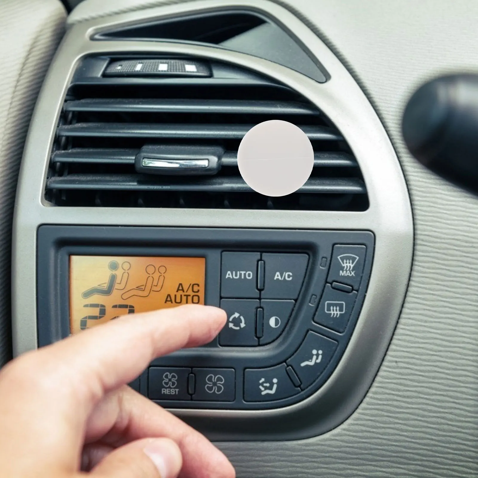 

100Pcs Auto Vent Clips Sturdy Car Air Conditioner Outlet Clips for Decoration DIY Car Air Vent Perfume Holder Accessories