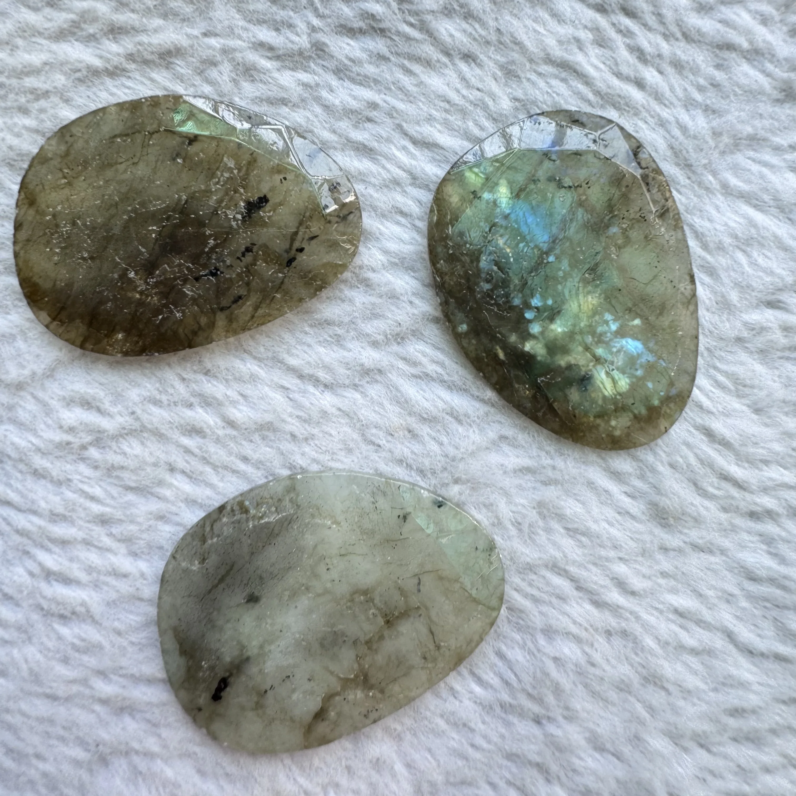

PANGEM-Wholesale 2pcs/pack Natural Labradorite 27x37mm Faceted Pear Bead Cabochon,Genuine Gemstone Jewelry Ring Face,3mm Thick