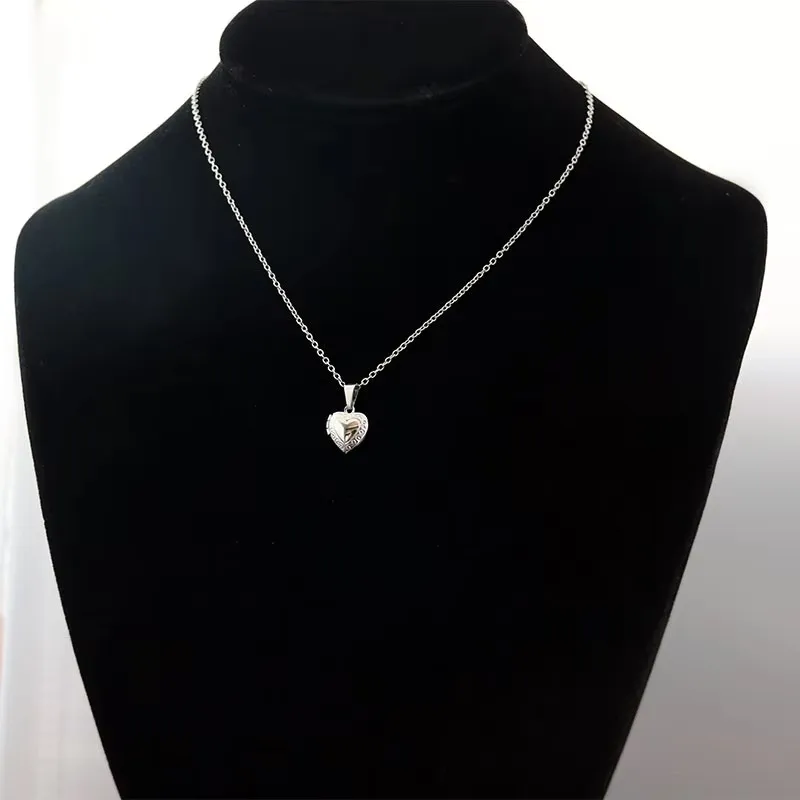 Stainless Steel Silver-gold Small Heart-shaped Lace, Openable Heart-shaped Photo Frame, Photo Box, Necklace and Accessory