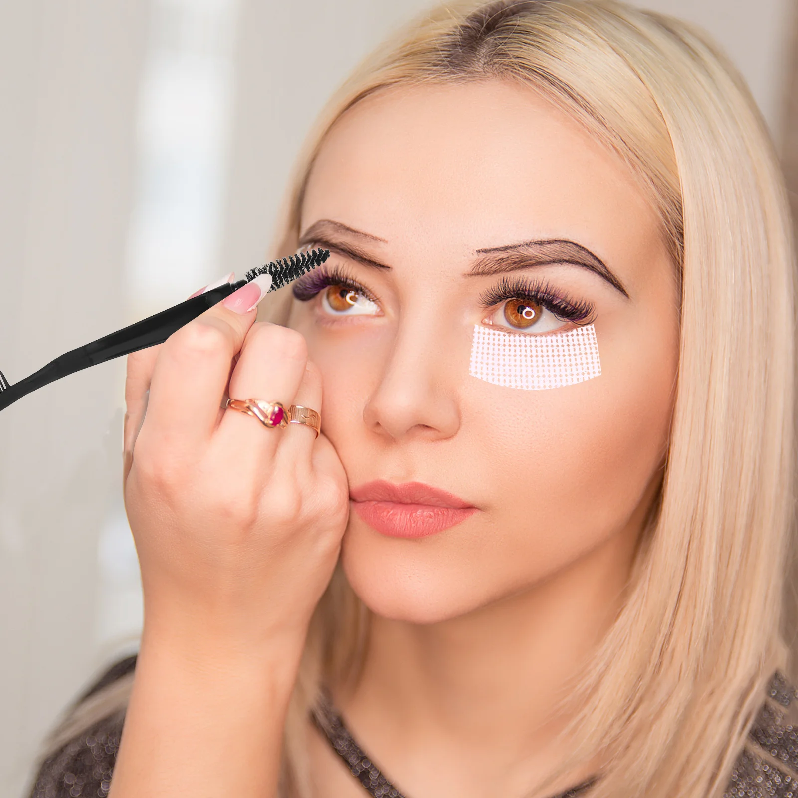 

Lash Tape for Eyelash Extensions Non-Woven Fabric Eyelash Tape Easy to Use Comfortable Eyelid Lifter Strips Makeup Tools