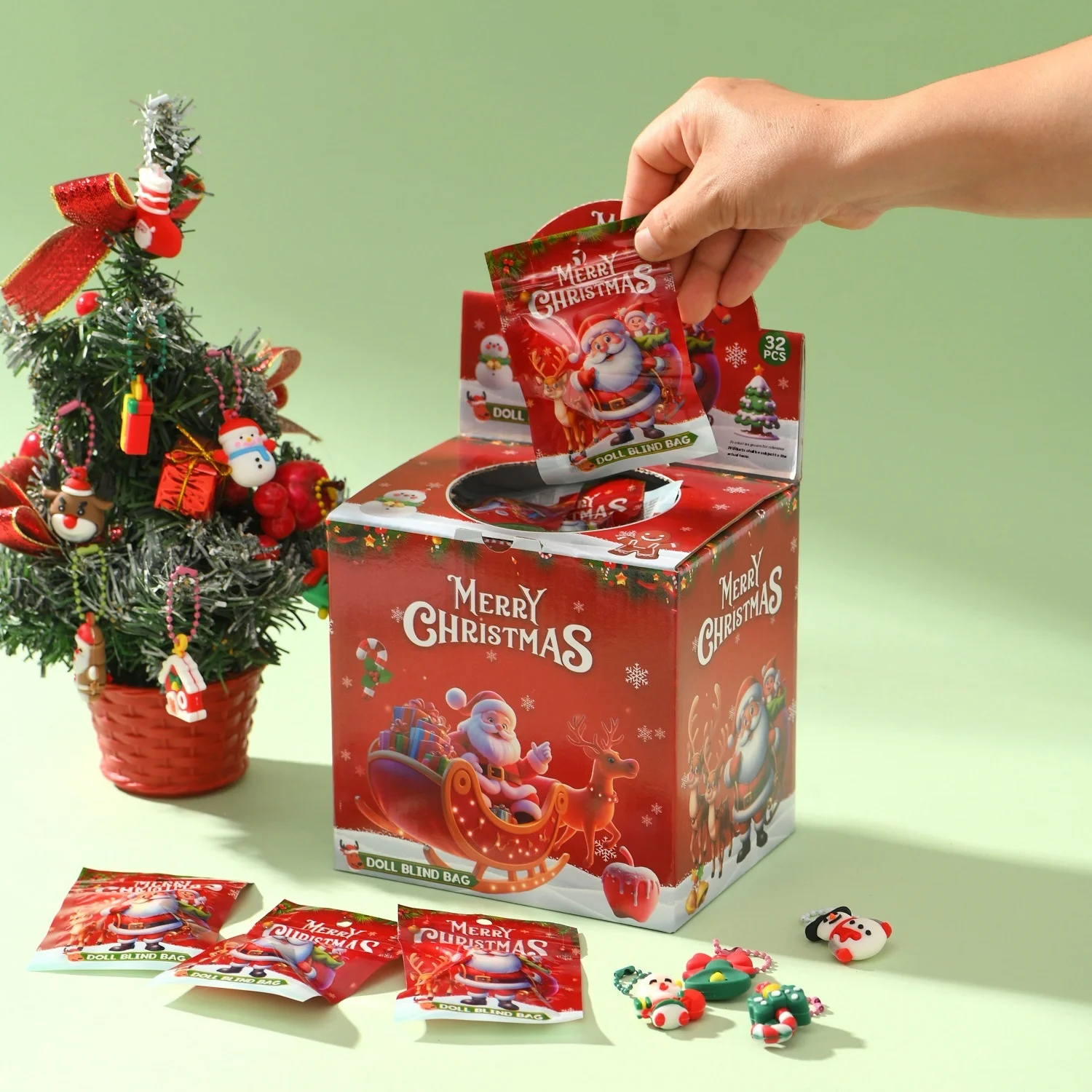 Christmas Cross-Border Toy: 32-Piece Blind Bag Figurine Set with Keychains and Ornaments – Ideal Small Gifts for Children; Trend