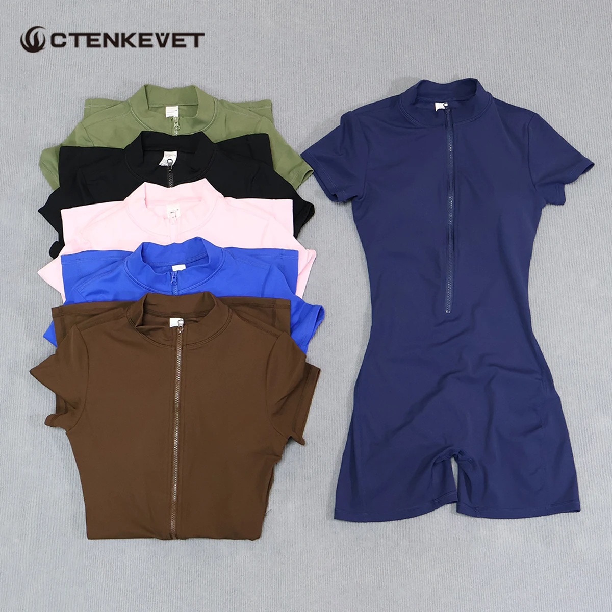 

Женский летний спортивный комбинезон для фитнеса: дышащий, для активного отдыха, с молнией до середины груди, V-образным вырезом на спине, эффектом подтяжки ягодиц