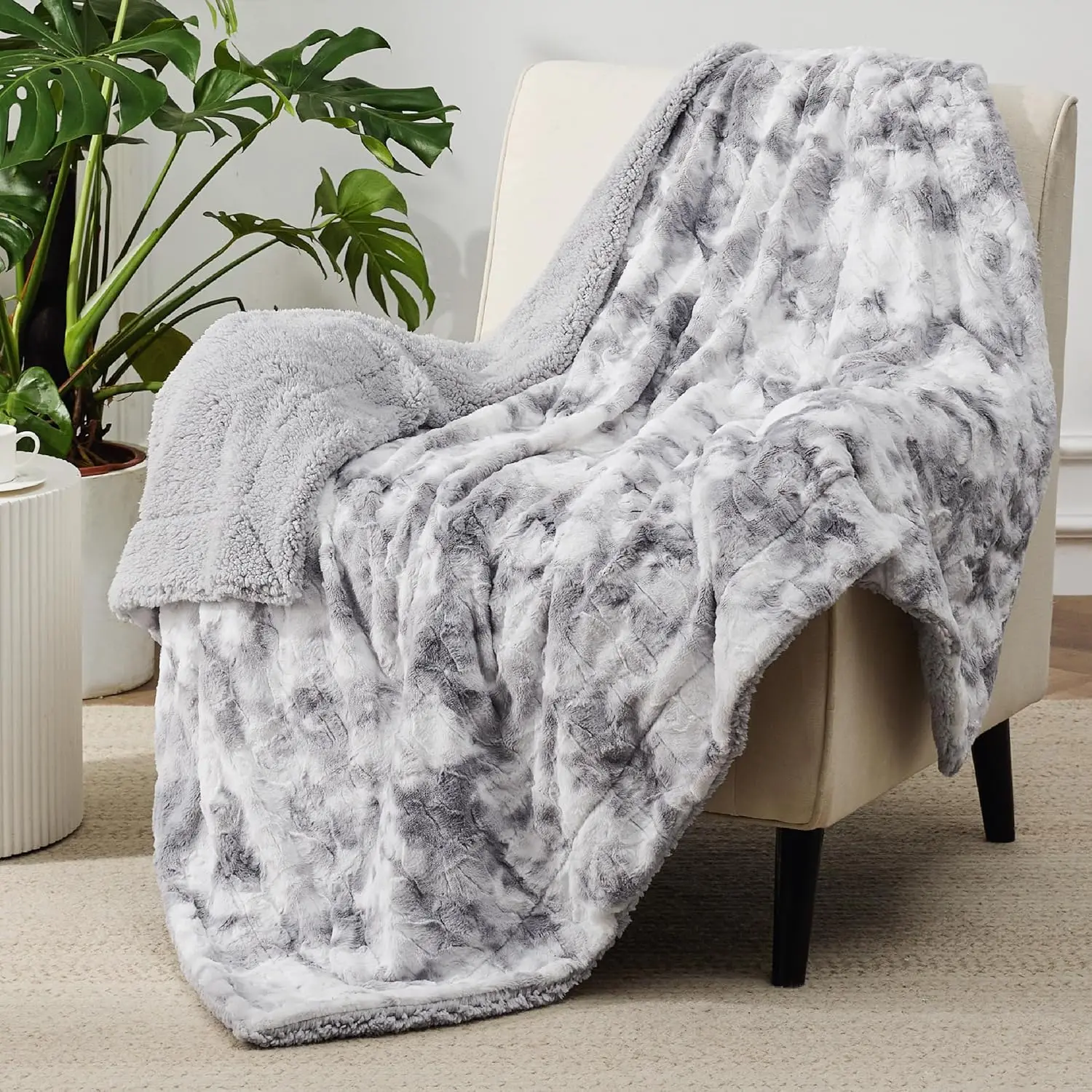 Fuzzy Blanket Twin Size - Light Grey, Soft and Comfy Sherpa, Plush and Furry Faux Fur, Reversible Twin Blankets for Couch, Sofa