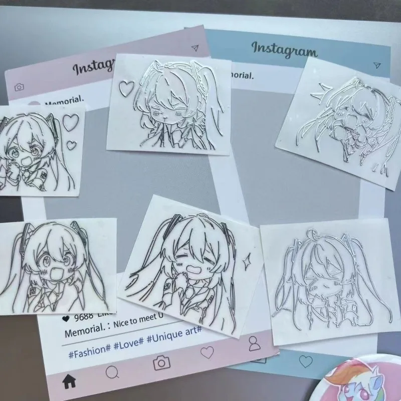 初音ミクアニメ周辺機器メタルステッカーパーソナライズされた防水ステッカー携帯電話ヘッドフォンラップトップ装飾ギフト