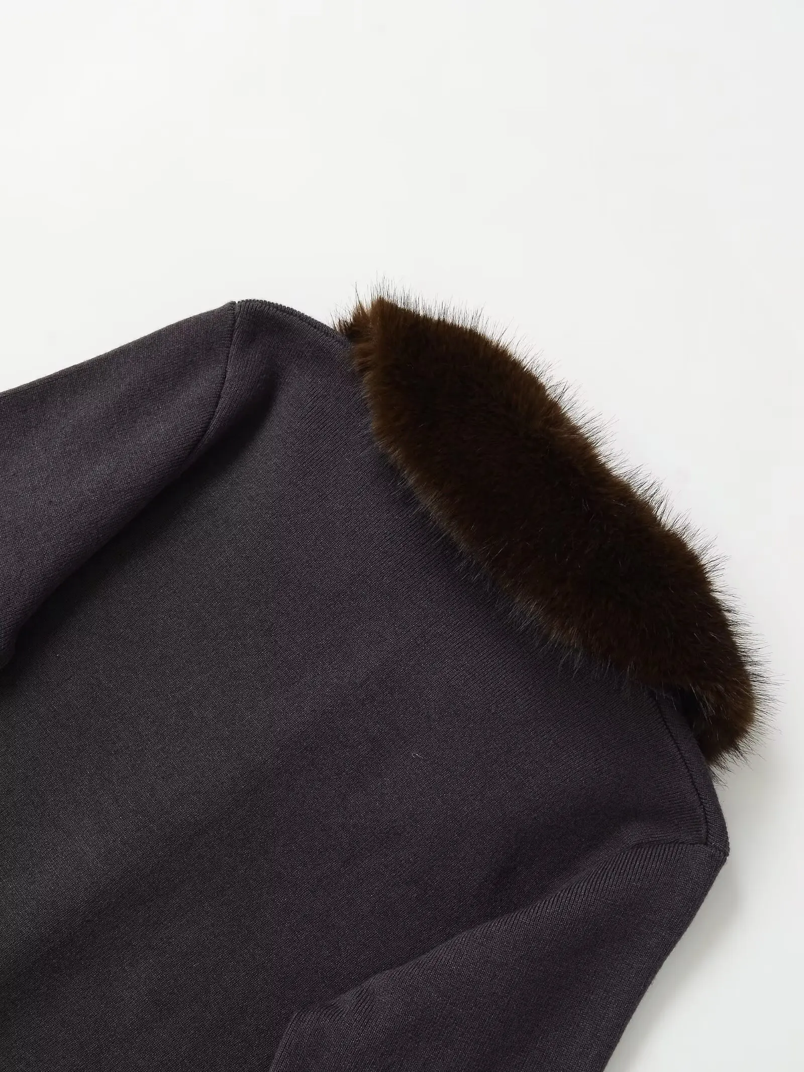 เสื้อสเวตเตอร์แฟชั่น KONDALA ปี 2025 สำหรับผู้หญิง สีเทา สไตล์วินเทจ ตกแต่งผ้าขนสัตว์เทียม ปกเสื้อแบบปกเชิ้ต ดีไซน์หรูหรา กระดุมแถวเดียว เสื้อถักไหมพรม เสื้อคลุมคาร์ดิแกนสำหรับผู้หญิง