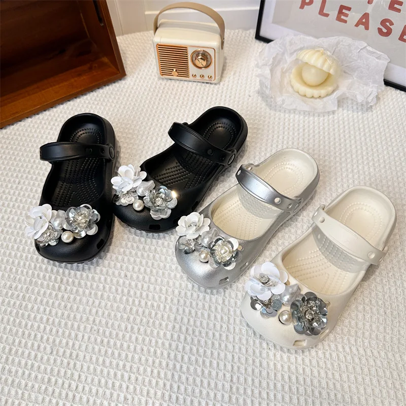 2026 Summer New Kid's Girls Slippers Cute Ballet Hole Shoes Retro EVA Pearl Flower Decor Shoes Anti Slip Outdoor Beach Slippers