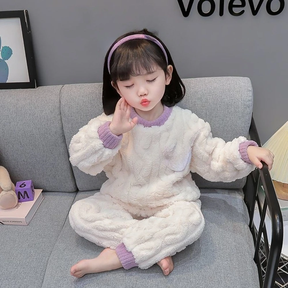 

Autumn and Winter New Sweet and Cute Coral Fleece Warm Sleepwear Set with Patterned Top and Pants Two-piece Set