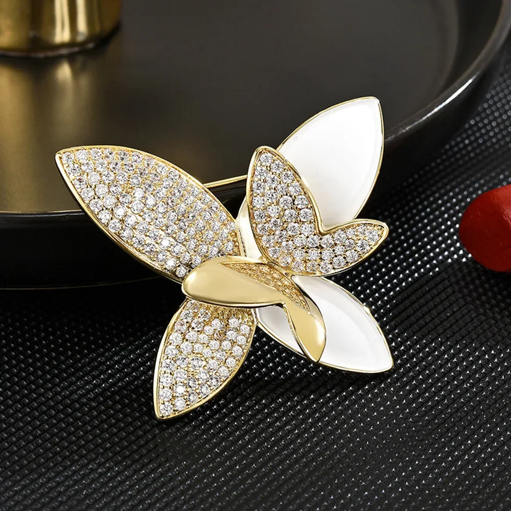 

Exquisite Fashion Elegant Women's Rhinestone Butterfly Brooch Charm Badge Classic Banquet Pin Clothing Jewelry Gift Decoration