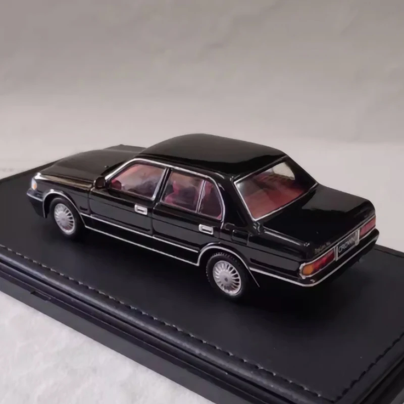 Diecast Alloy 1:43 Scale CROWN 1990s Sedan 133 Vintage Cars Model Adult Toys Classics Souvenir Nostalgia Gifts Static Display