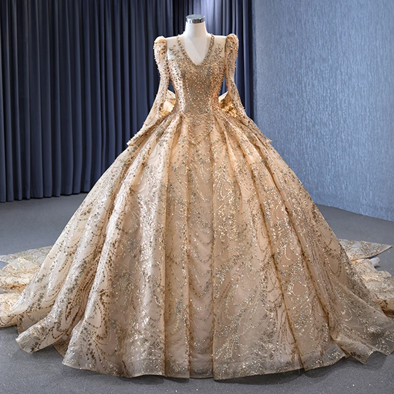 Luxe gouden kanten trouwjurk met lovertjes voor sprookjesbruiloften Bruidsjurk met lange mouwen en V-hals met vloeiende sleep op maat