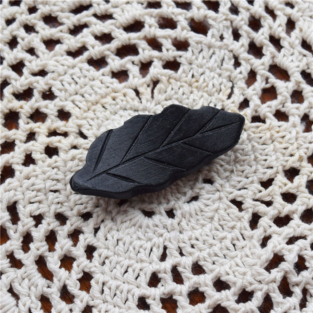 

4pcs Leaf Shape Wooden Chopstick Holder Wood Tableware Rack For Home Kitchen Natural Wood Design Black Color Easy